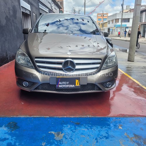 Mercedes Benz B180, Modelo 2013 - Imagen 2