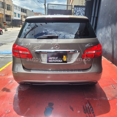Mercedes Benz B180, Modelo 2013 - Imagen 4