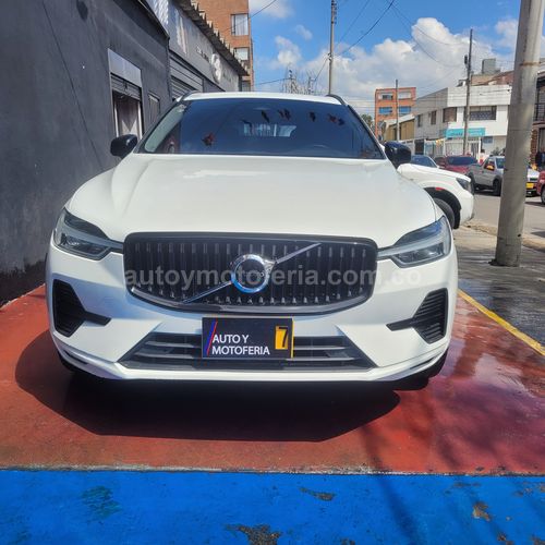 Volvo Xc60 Hybrid, Modelo 2022 - Imagen 3