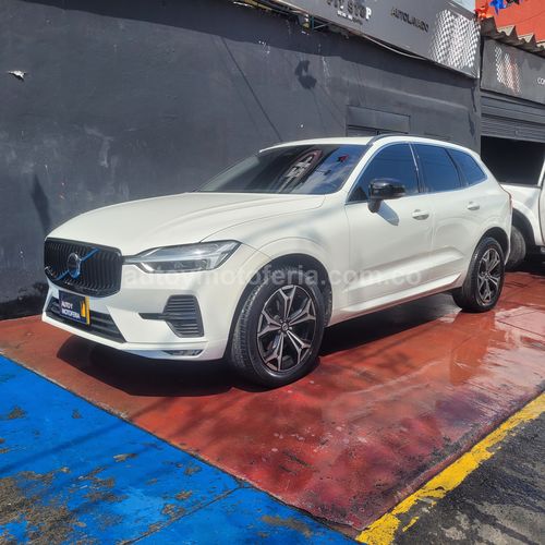 Volvo Xc60 Hybrid, Modelo 2022 - Imagen 2