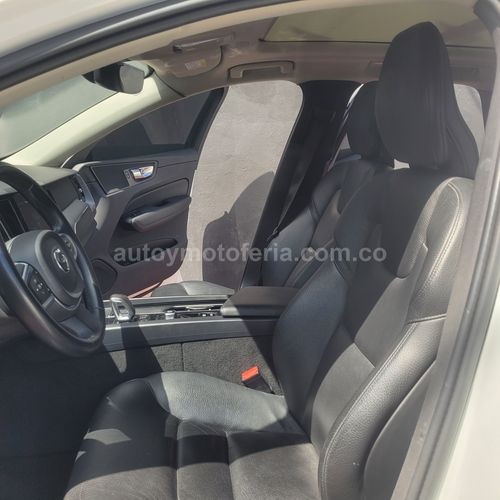 Volvo Xc60 Hybrid, Modelo 2022 - Imagen 9