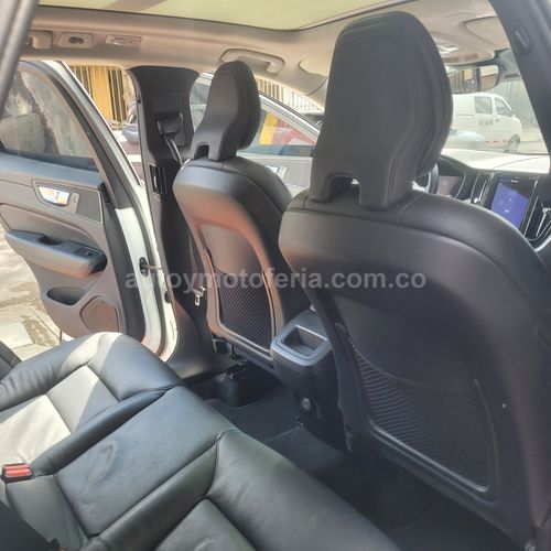 Volvo Xc60 Hybrid, Modelo 2022 - Imagen 12