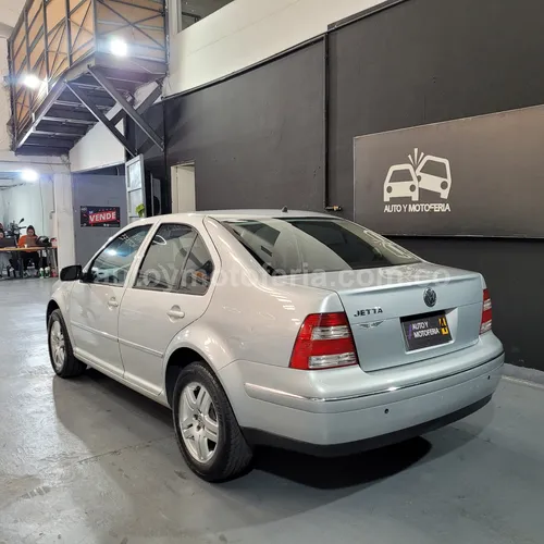 Volkswagen Jetta, Modelo 2006 - Imagen 5