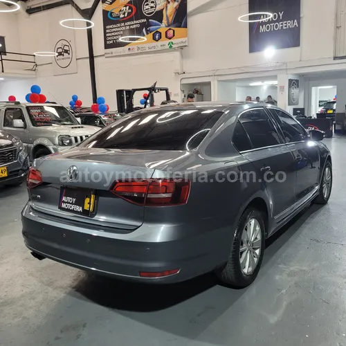 Volkswagen Jetta, Modelo 2018 - Imagen 2