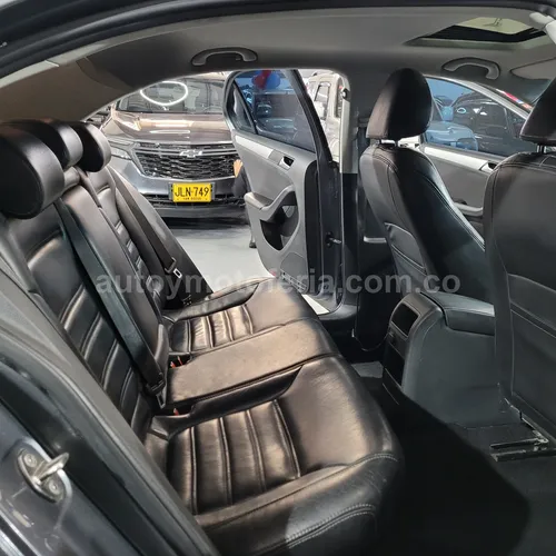 Volkswagen Jetta, Modelo 2018 - Imagen 9