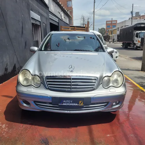 Mercedes Benz C180, Modelo 2005 - Imagen 2