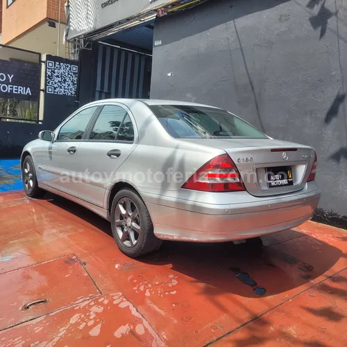 Mercedes Benz C180, Modelo 2005 - Imagen 4