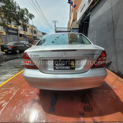 Mercedes Benz C180, Modelo 2005 - Imagen 5
