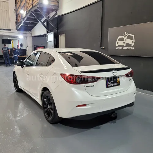 Mazda 3 Touring, Modelo 2016 - Imagen 3