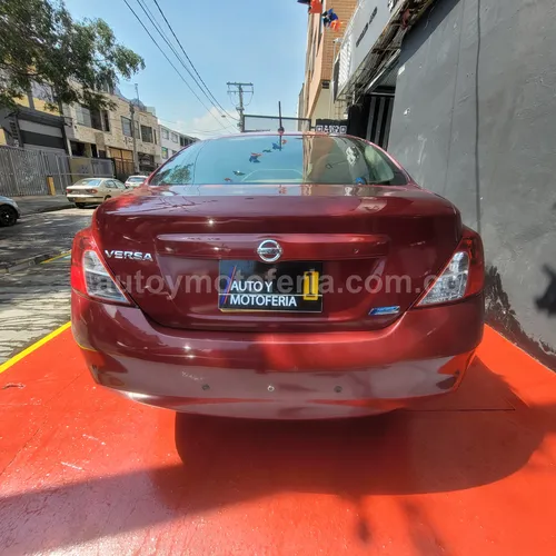 Nissan Versa Advance, Modelo 2014 - Imagen 4