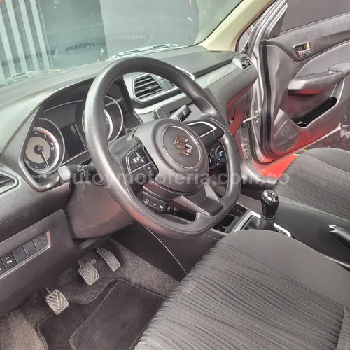 Suzuki Swift Dzire, Modelo 2023 - Imagen 6