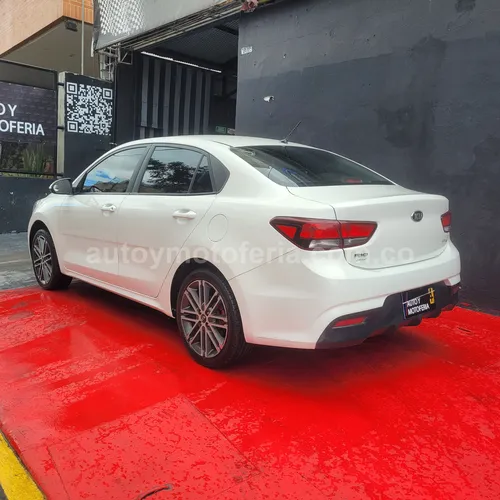 Kia Rio Vibrant, Modelo 2021 - Imagen 2