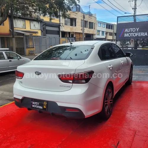 Kia Rio Vibrant, Modelo 2021 - Imagen 4