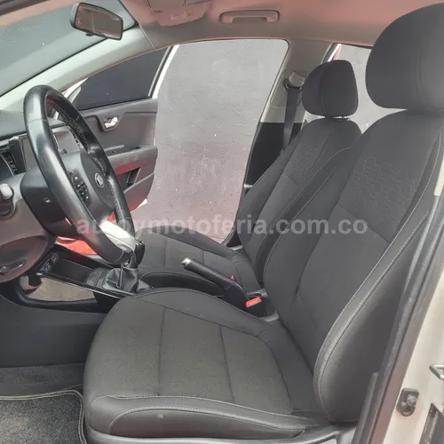 Kia Rio Vibrant, Modelo 2021 - Imagen 8