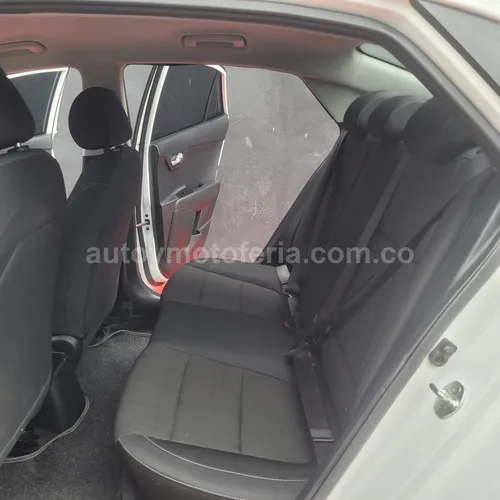 Kia Rio Vibrant, Modelo 2021 - Imagen 7