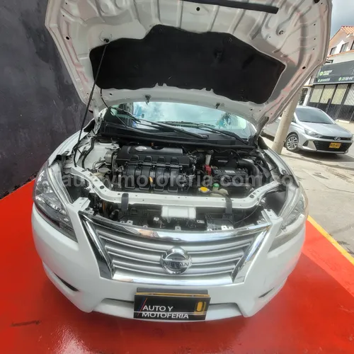 Nissan Sentra B17 Advance, Modelo 2015 - Imagen 2