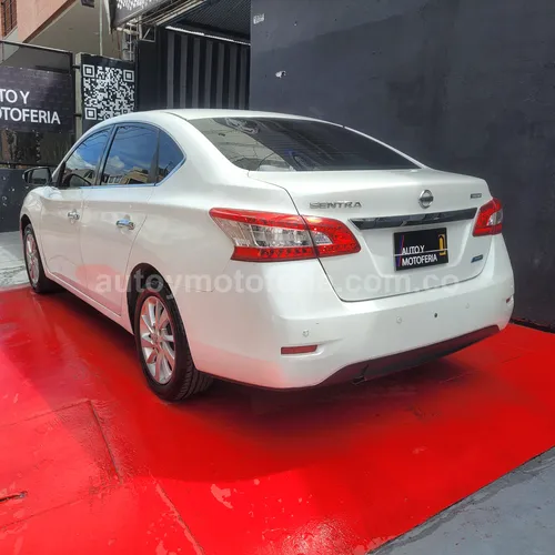 Nissan Sentra B17 Advance, Modelo 2015 - Imagen 3