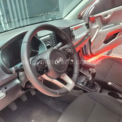 Kia Rio Vibrant , Modelo 2018 - Imagen 9