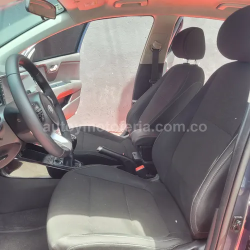 Kia Rio Vibrant , Modelo 2018 - Imagen 7