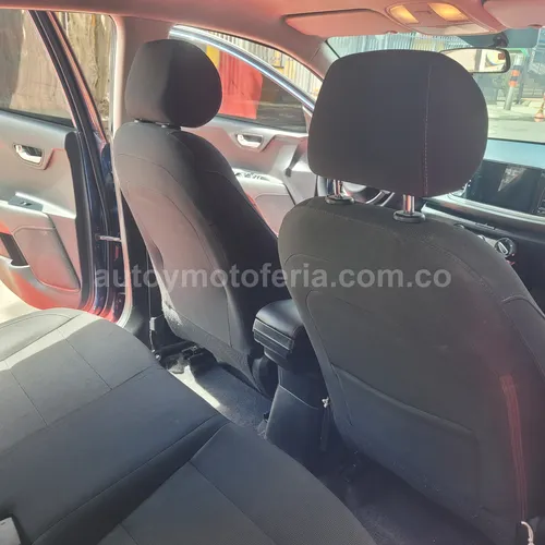 Kia Rio Vibrant , Modelo 2018 - Imagen 11