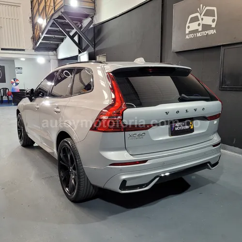 Volvo Xc60 Phev, Modelo 2023 - Imagen 3
