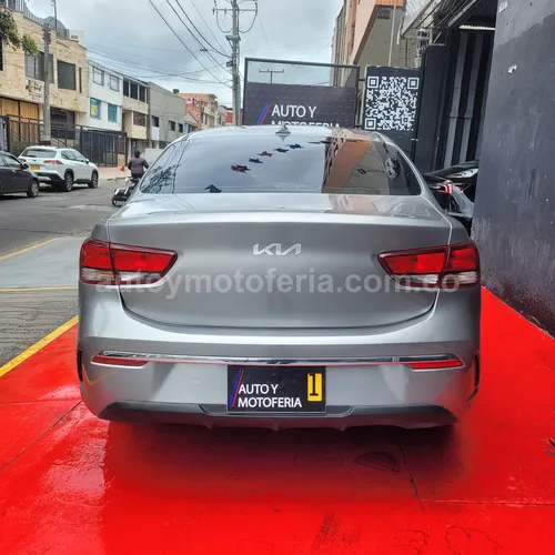 Kia Rio Vibrant, Modelo 2024 - Imagen 4