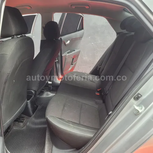Kia Rio Vibrant, Modelo 2024 - Imagen 11