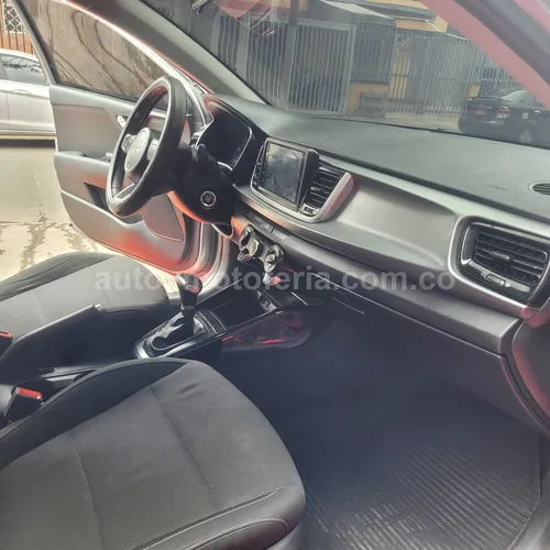 Kia Rio Vibrant, Modelo 2024 - Imagen 8