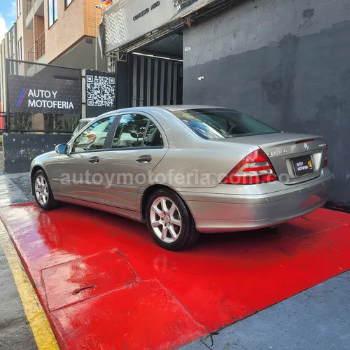 Mercedes Benz C180, Modelo 2005 - Imagen 11