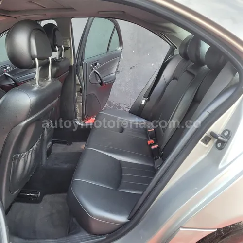 Mercedes Benz C180, Modelo 2005 - Imagen 2