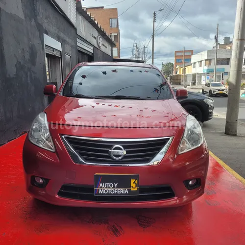Nissan Versa Advance, Modelo 2012 - Imagen 2