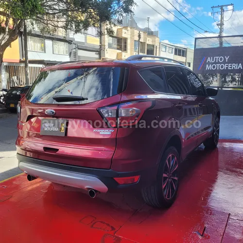 FORD ESCAPE TITANIUM 2017