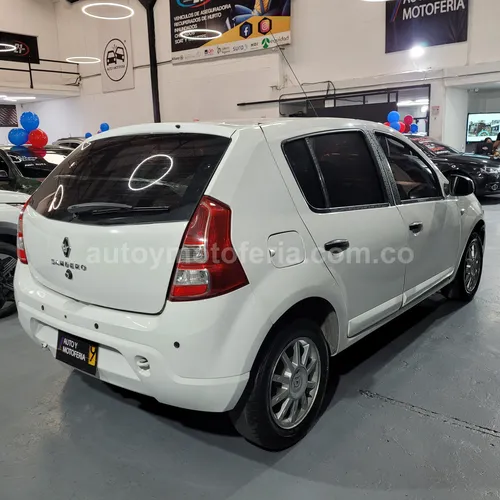 RENAULT SANDERO 2015