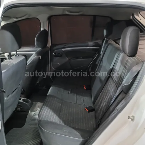 RENAULT SANDERO 2015