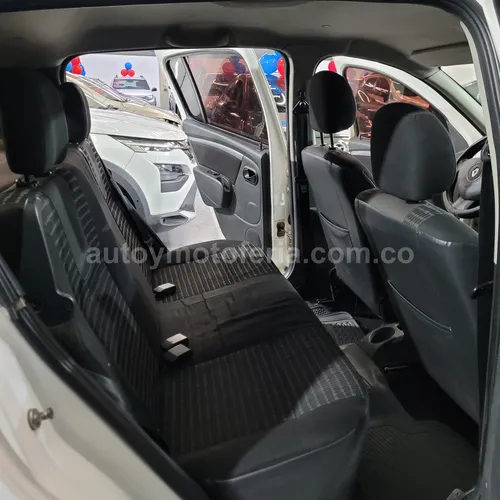 RENAULT SANDERO 2015