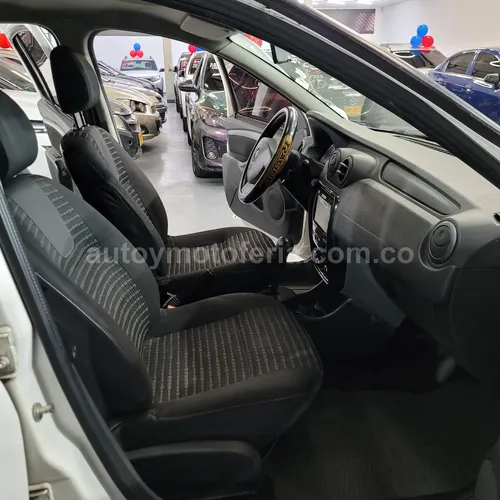 RENAULT SANDERO 2015